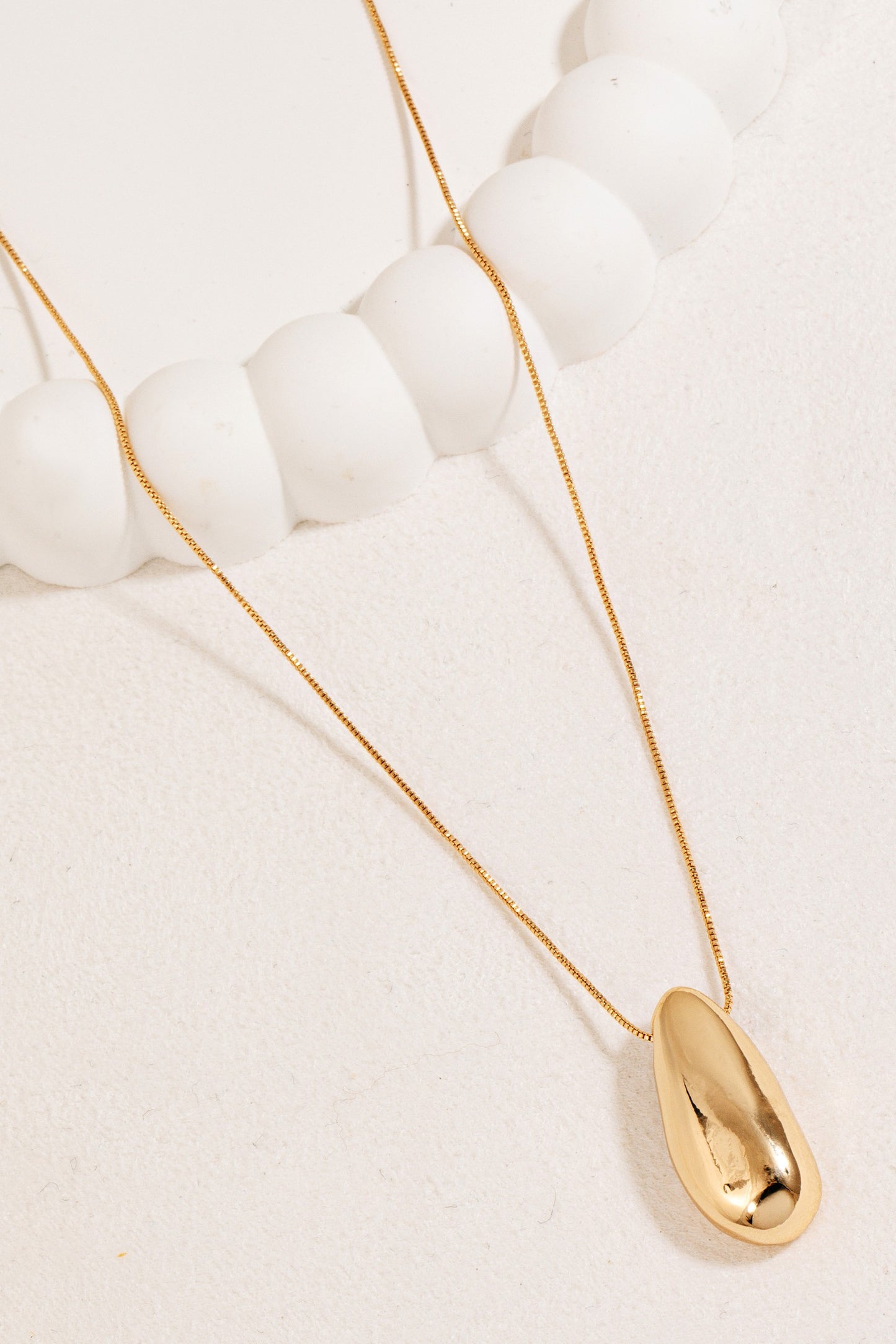 Heather Oval Pendant Necklace
